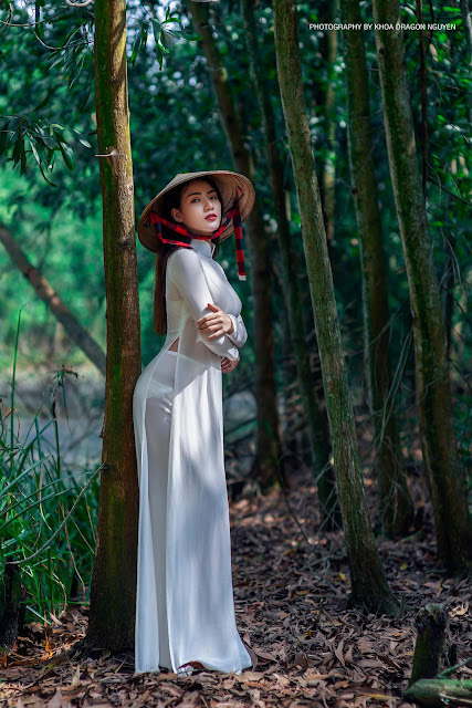 Bui Thi Tu Uyen Sexy Ao Dai Vietnam