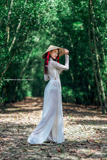 Bui Thi Tu Uyen Sexy Ao Dai Vietnam