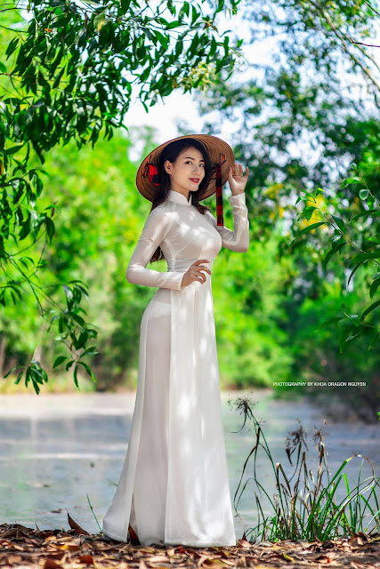 Bui Thi Tu Uyen Sexy Ao Dai Vietnam