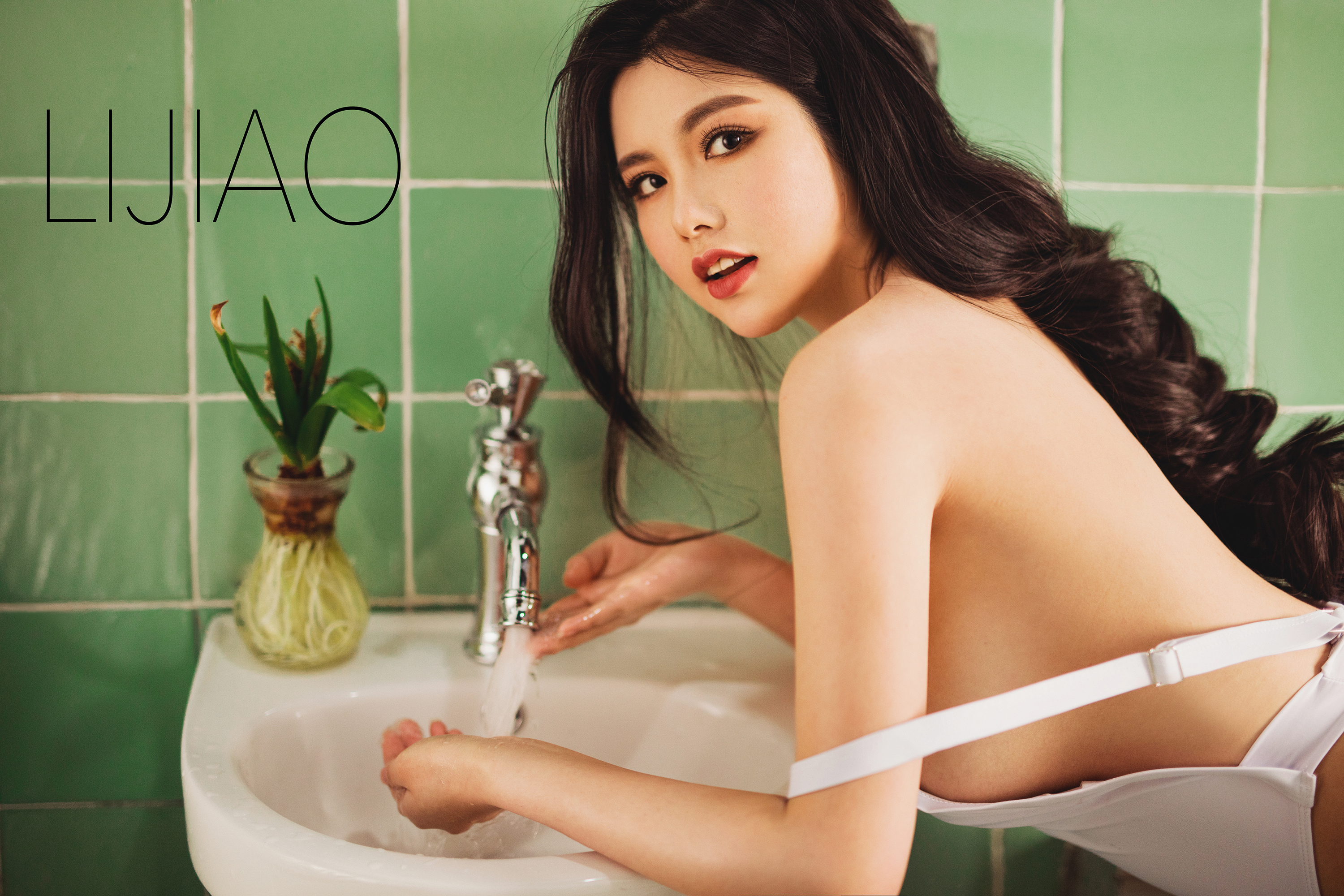娜露Selena Sexy Bodysuit