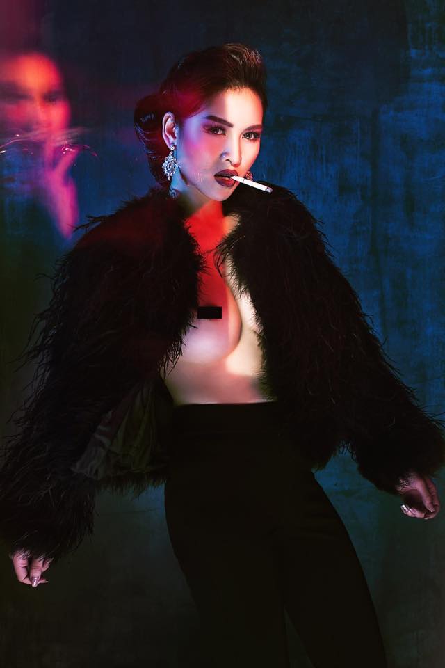 Vũ Chi Chi Semi Nude