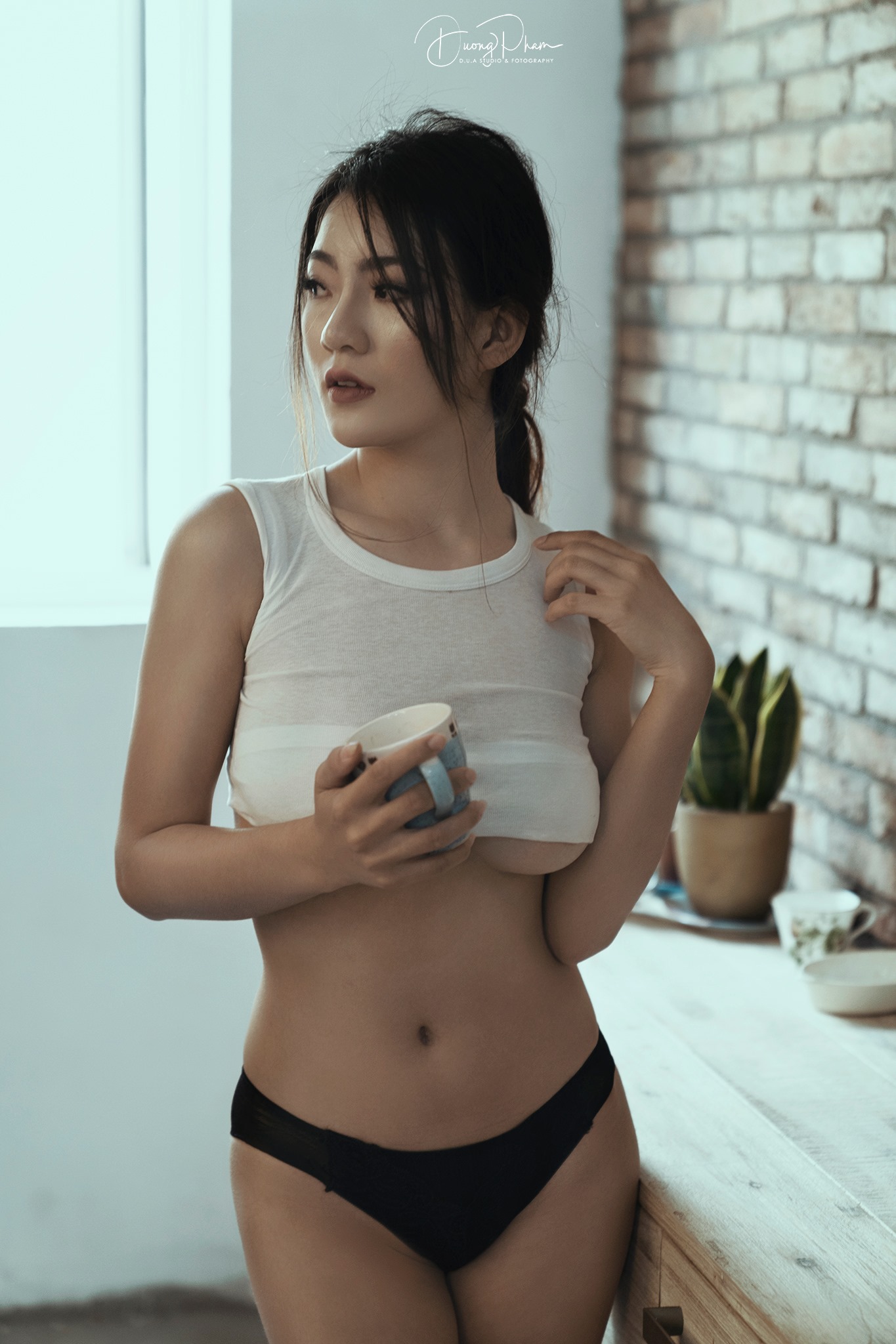 Hot Vietnamese Babes Bùi Thị Tú Uyên