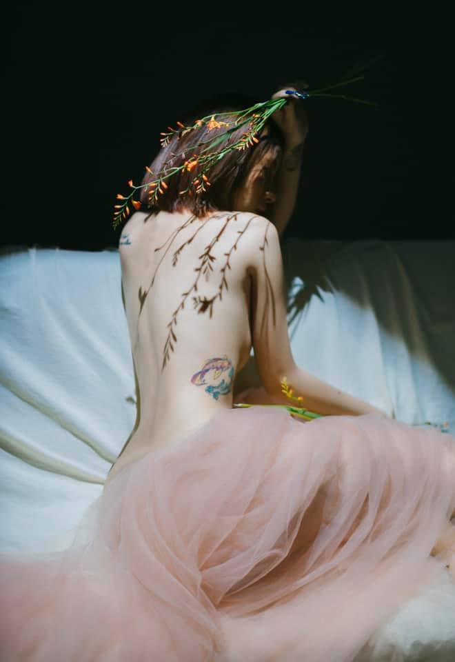 Yến Song Hải Nguyễn Nude