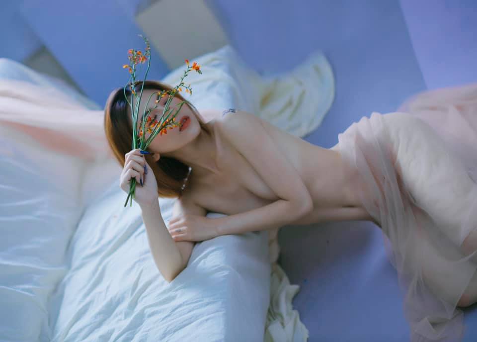 Yến Song Hải Nguyễn Nude