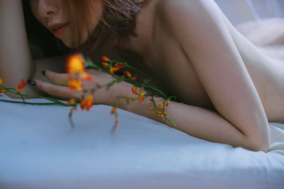 Yến Song Hải Nguyễn Nude