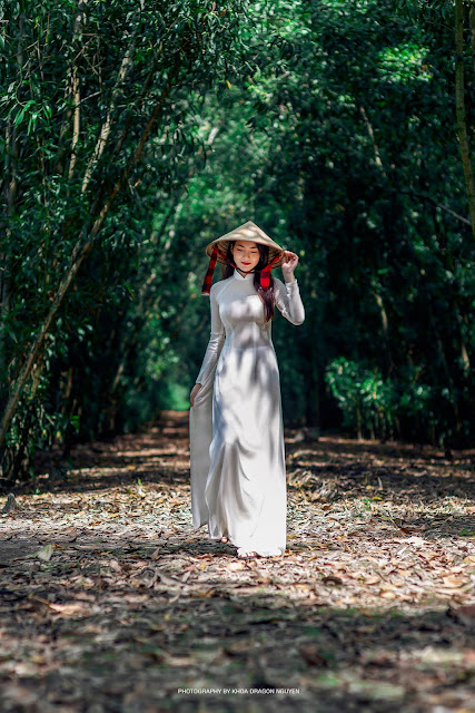 Bui Thi Tu Uyen Sexy Ao Dai Vietnam
