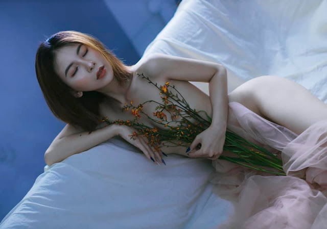 Yến Song Hải Nguyễn Nude