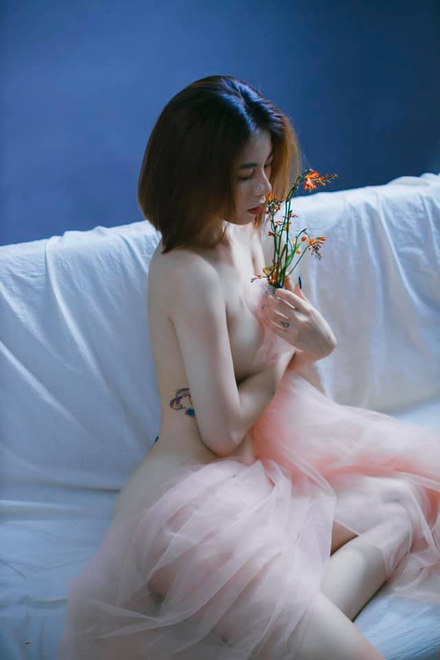 Yến Song Hải Nguyễn Nude