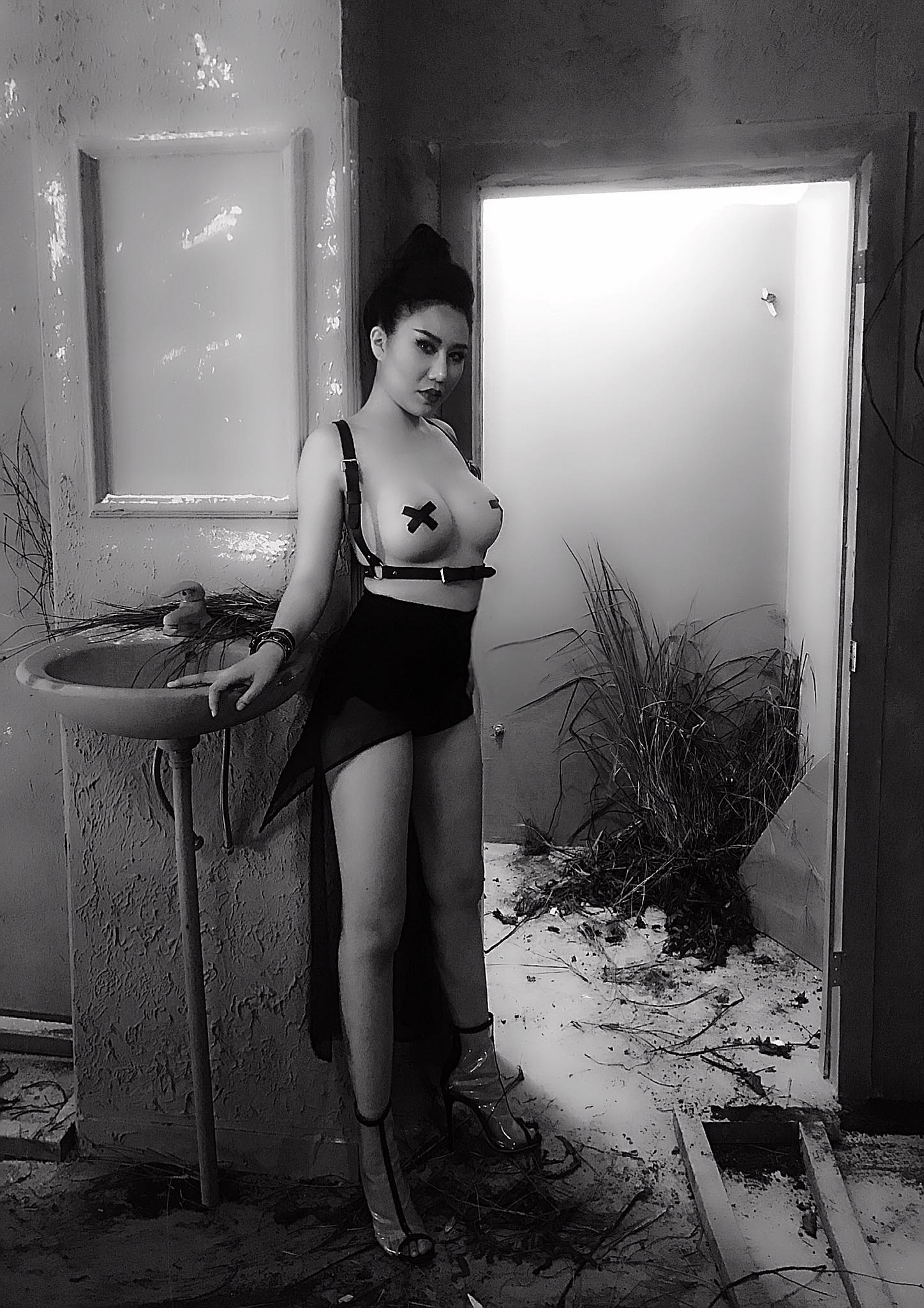 Mai Thao Linh And Linh Miu S&M Photoshoot