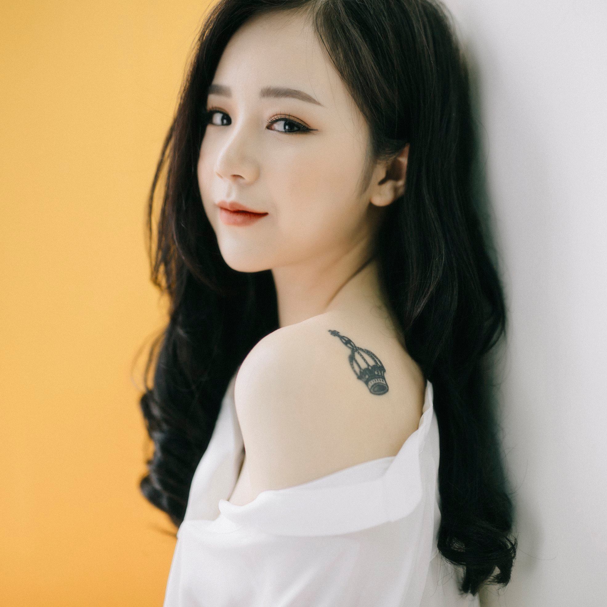Nguyễn Thuỷ Tiên In White Shirt