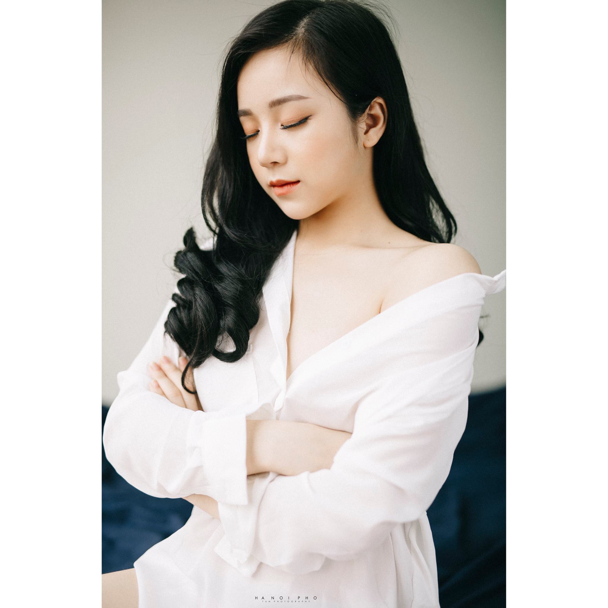 Nguyễn Thuỷ Tiên In White Shirt
