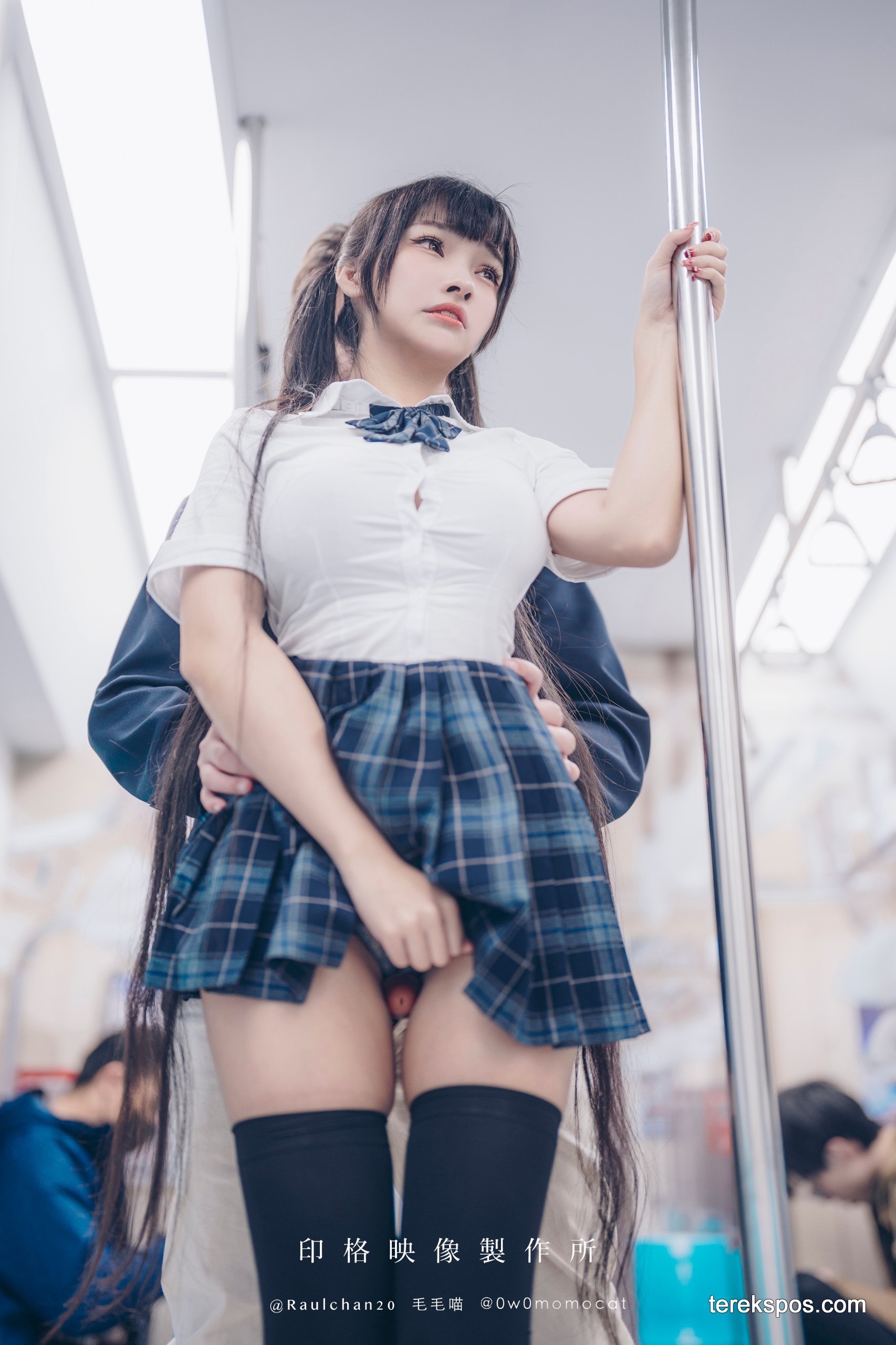 Foto Pelecehan Seksual 無毛猫 (Momocat) di Bus (4)